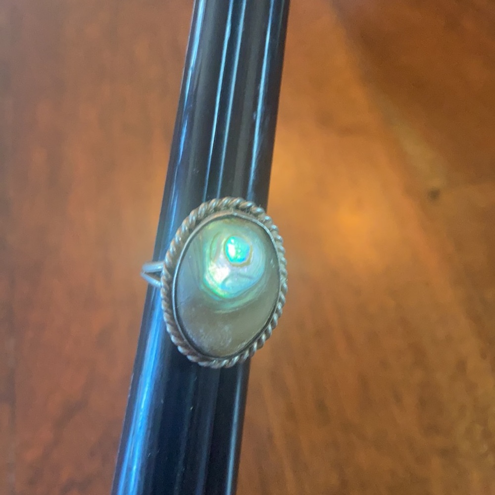 Gorgeous! Vintage Navajo Silver & Abalone Ring - Picture 2 of 9